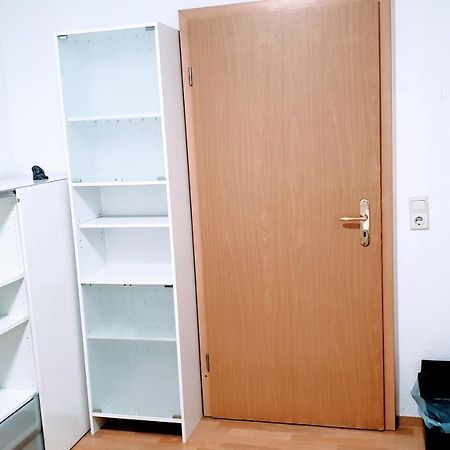 Budget Rooms In Halle With Shared Bathroom, Free Wifi, Netflix & Ipad 外观 照片