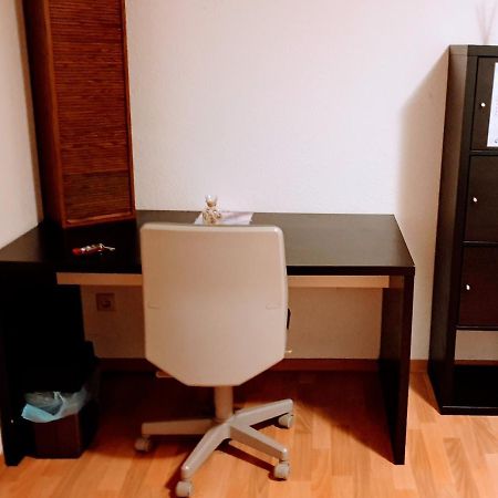 Budget Rooms In Halle With Shared Bathroom, Free Wifi, Netflix & Ipad 外观 照片