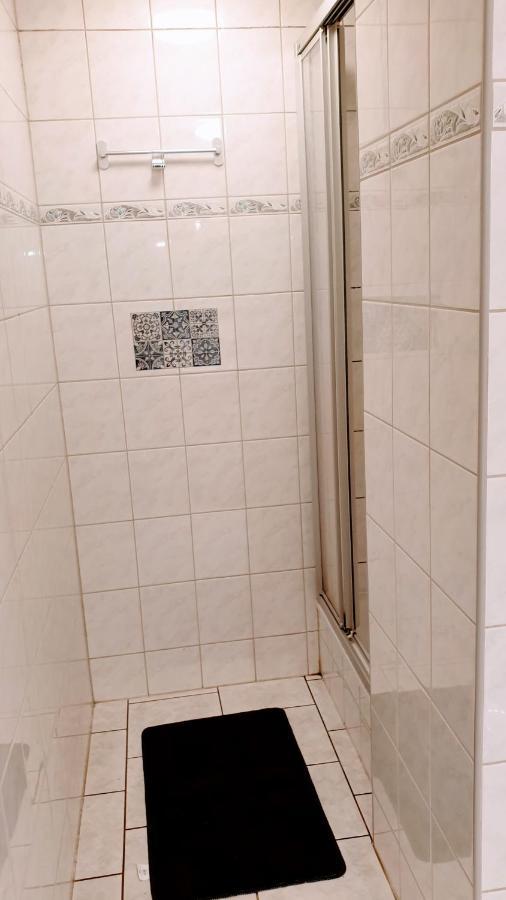 Budget Rooms In Halle With Shared Bathroom, Free Wifi, Netflix & Ipad 外观 照片