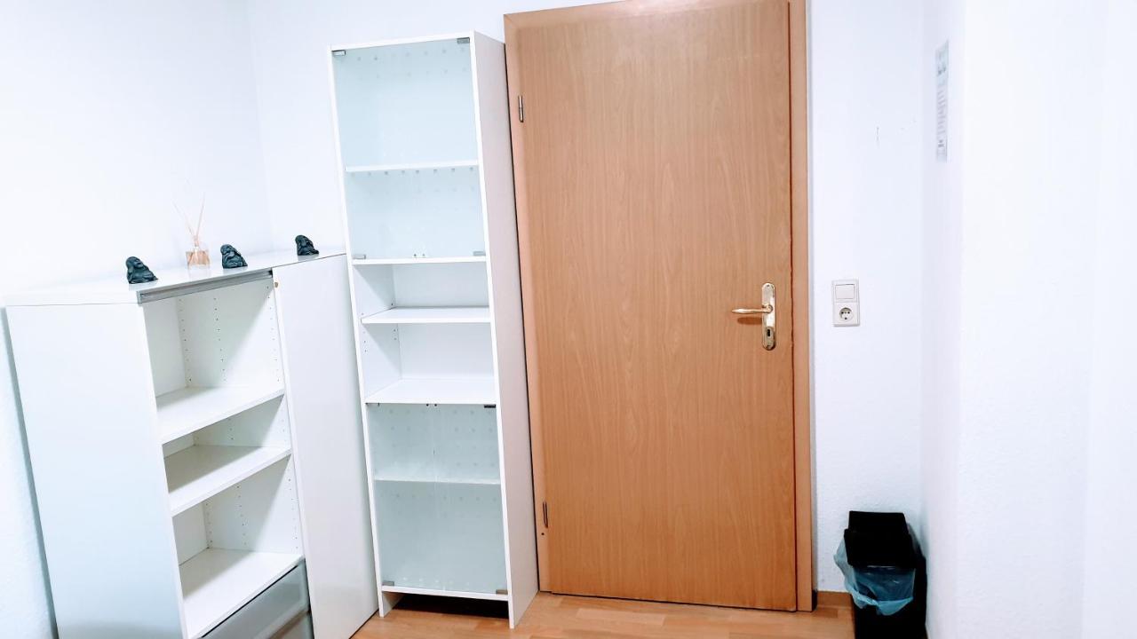 Budget Rooms In Halle With Shared Bathroom, Free Wifi, Netflix & Ipad 外观 照片