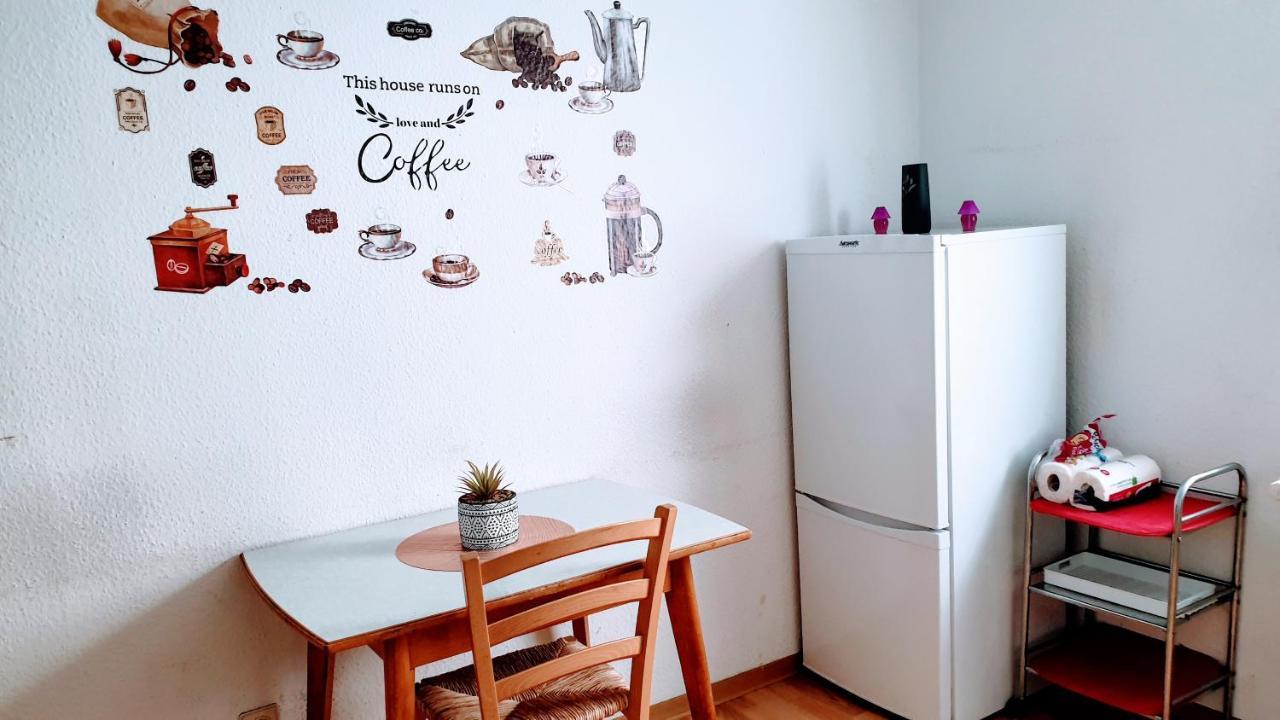 Budget Rooms In Halle With Shared Bathroom, Free Wifi, Netflix & Ipad 外观 照片
