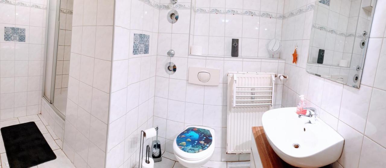 Budget Rooms In Halle With Shared Bathroom, Free Wifi, Netflix & Ipad 外观 照片