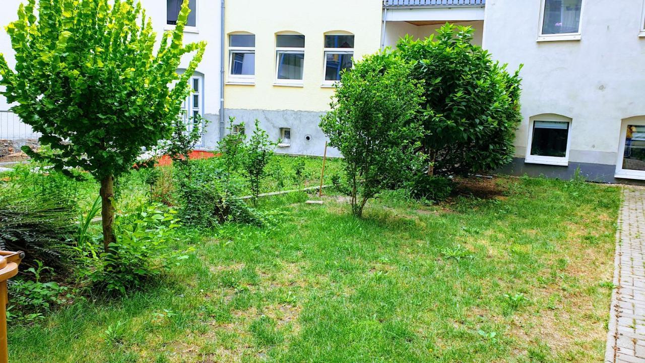 Budget Rooms In Halle With Shared Bathroom, Free Wifi, Netflix & Ipad 外观 照片