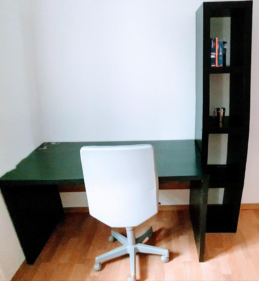 Budget Rooms In Halle With Shared Bathroom, Free Wifi, Netflix & Ipad 外观 照片