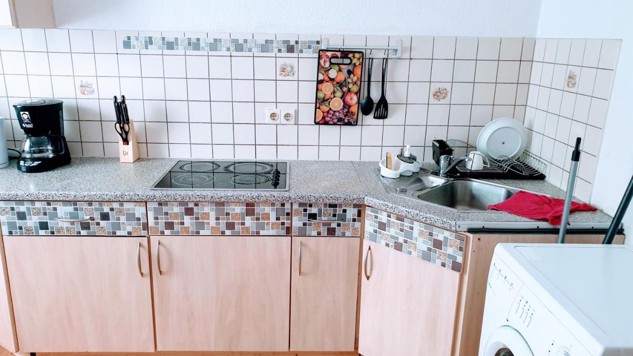 Budget Rooms In Halle With Shared Bathroom, Free Wifi, Netflix & Ipad 外观 照片