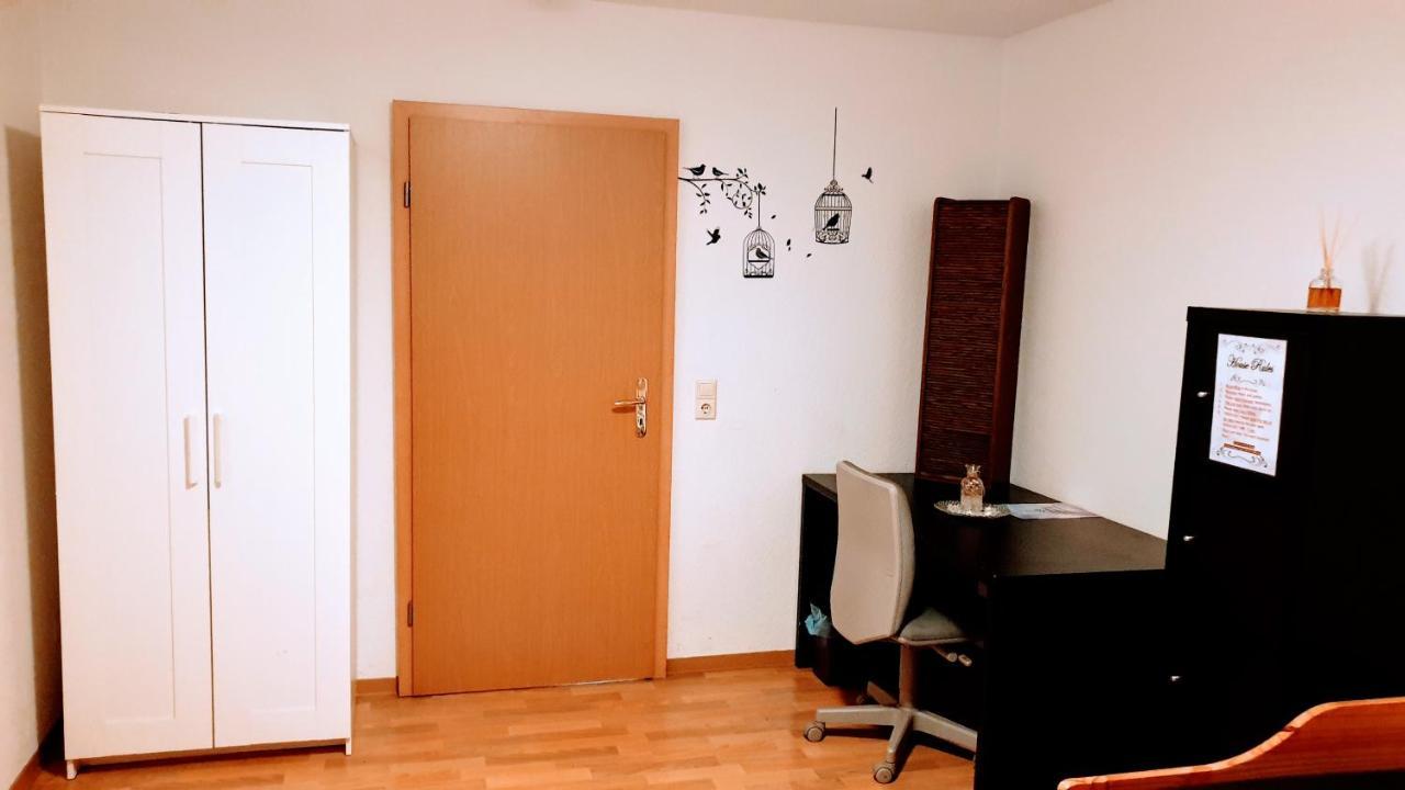 Budget Rooms In Halle With Shared Bathroom, Free Wifi, Netflix & Ipad 外观 照片