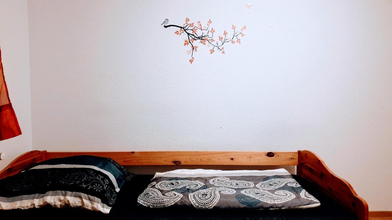 Budget Rooms In Halle With Shared Bathroom, Free Wifi, Netflix & Ipad 外观 照片
