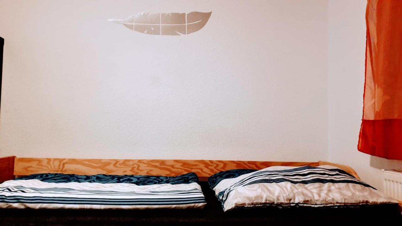 Budget Rooms In Halle With Shared Bathroom, Free Wifi, Netflix & Ipad 外观 照片